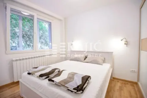 Furnished bedroom with a double bed and a window. - image 3