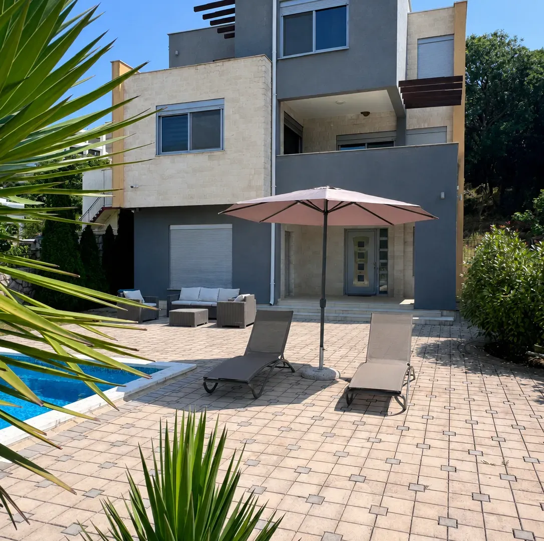 Rent, house, 250m², Utjeha, Bar