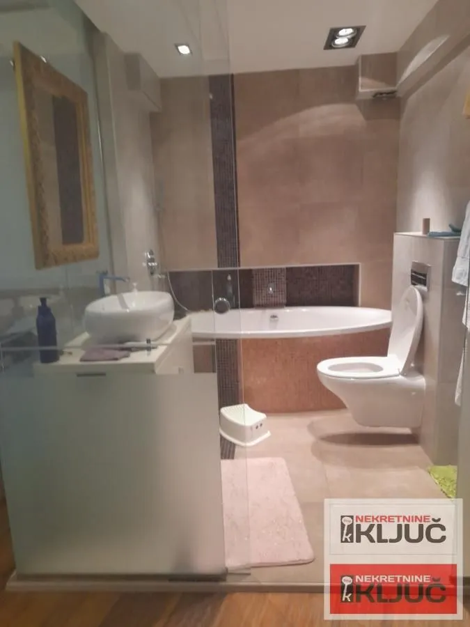 Prodaja, trosoban stan, 80m², Kej, Novi Sad Sve Podlokacije