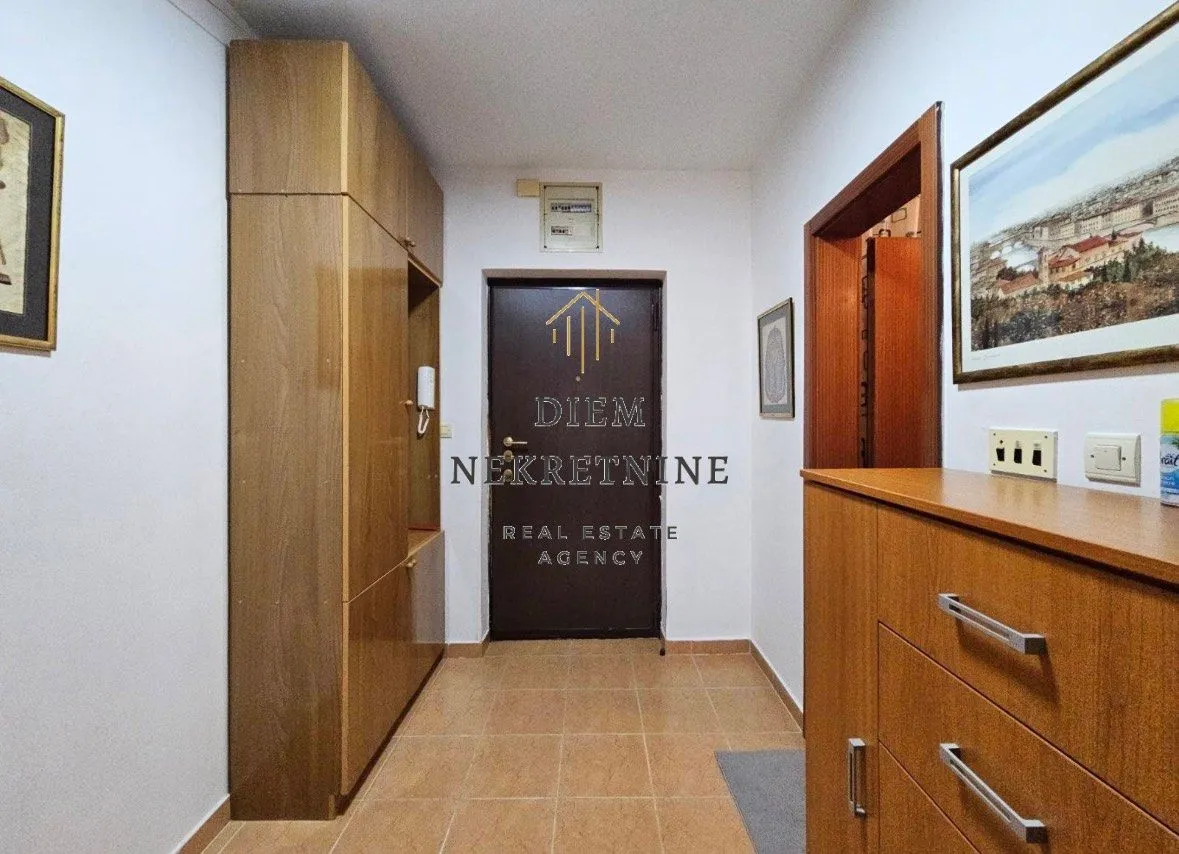 Izdavanje, jednosoban stan, 50m², Centar, Bar