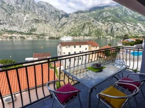 Sale, three bedroom apartment, 110m², Kotor, Crna Gora