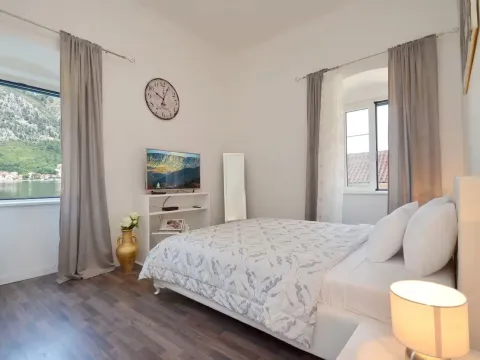 Prodaja, jednosoban stan, 42m², Stari Grad Kotor, Kotor - image 11