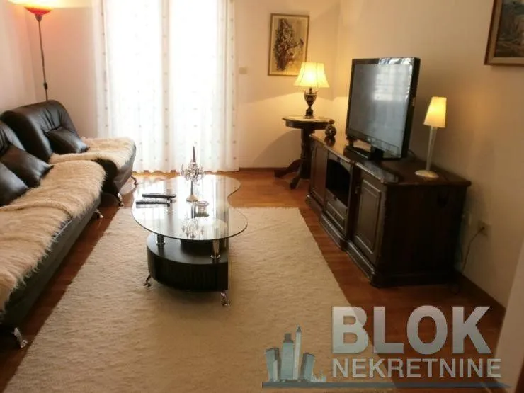 Izdavanje, trosoban stan, 90m², Preko Morače, Podgorica