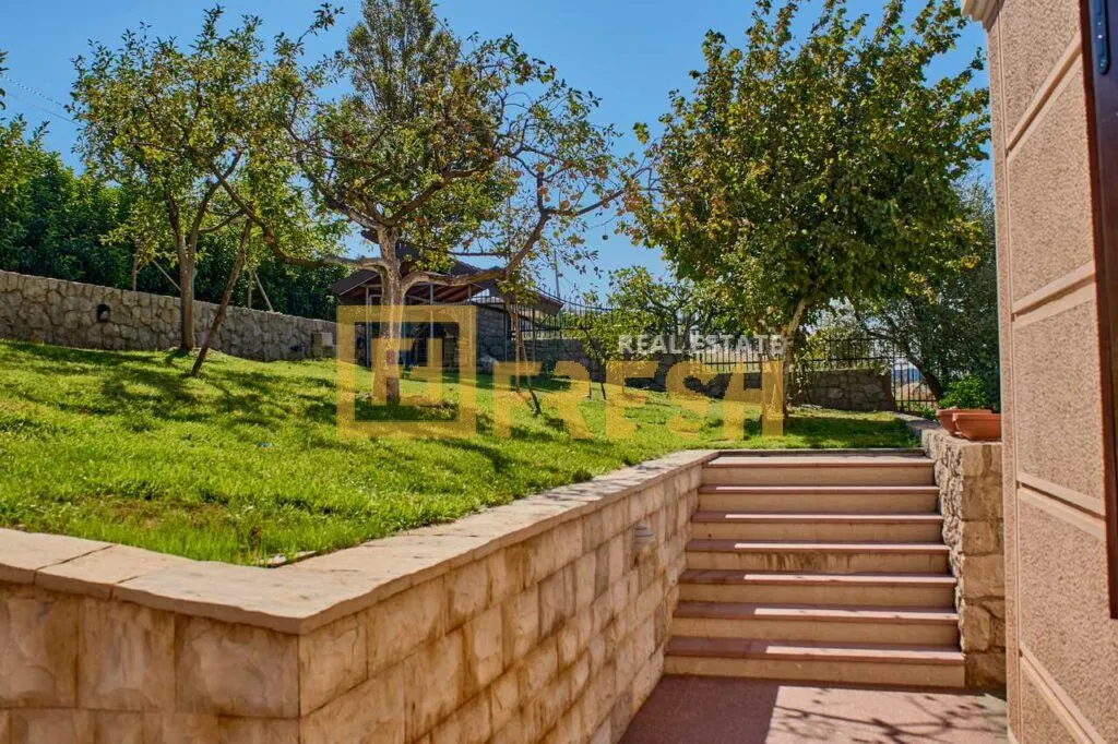 Sale, house, 300m², Zagorič, Podgorica