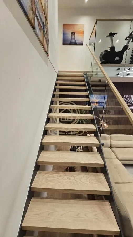 Izdavanje, četvorosoban stan, 161m², Savski Venac, Beograd