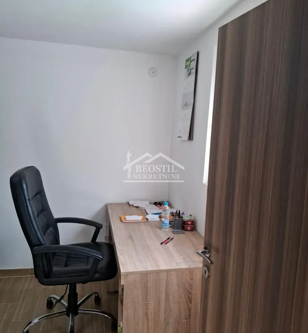 Izdavanje, poslovni prostor, 220m², Ledine, Beograd