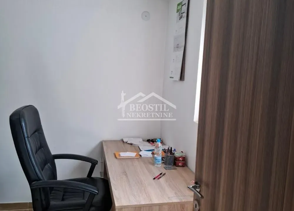 Izdavanje, poslovni prostor, 220m², Ledine, Beograd