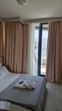 Furnished bedroom with a double bed and sea view. - image 3