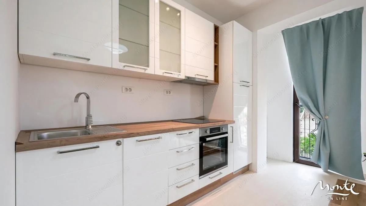 Prodaja, jednosoban stan, 50m², Centar, Tivat