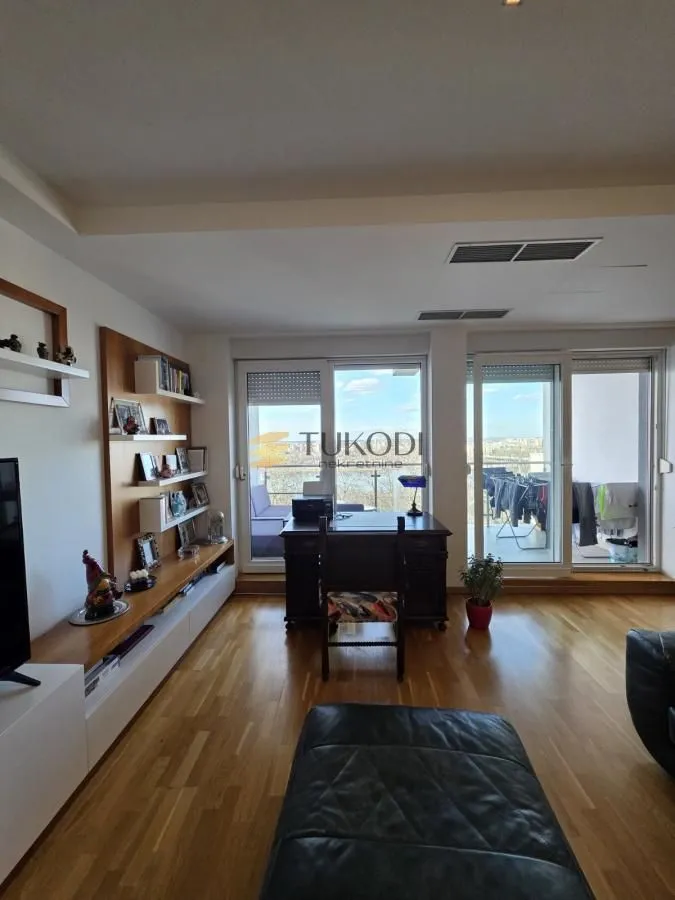 Prodaja, četvorosoban stan, 114m², Sremska Kamenica, Petrovaradin