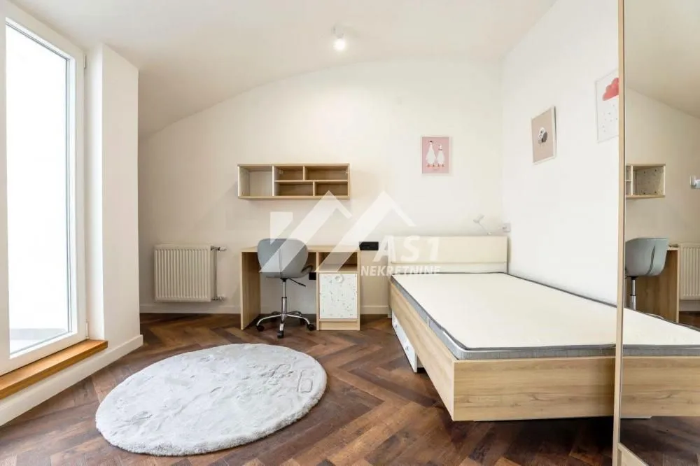 Izdavanje, četvorosoban stan, 109m², Petrovaradin, Novi Sad