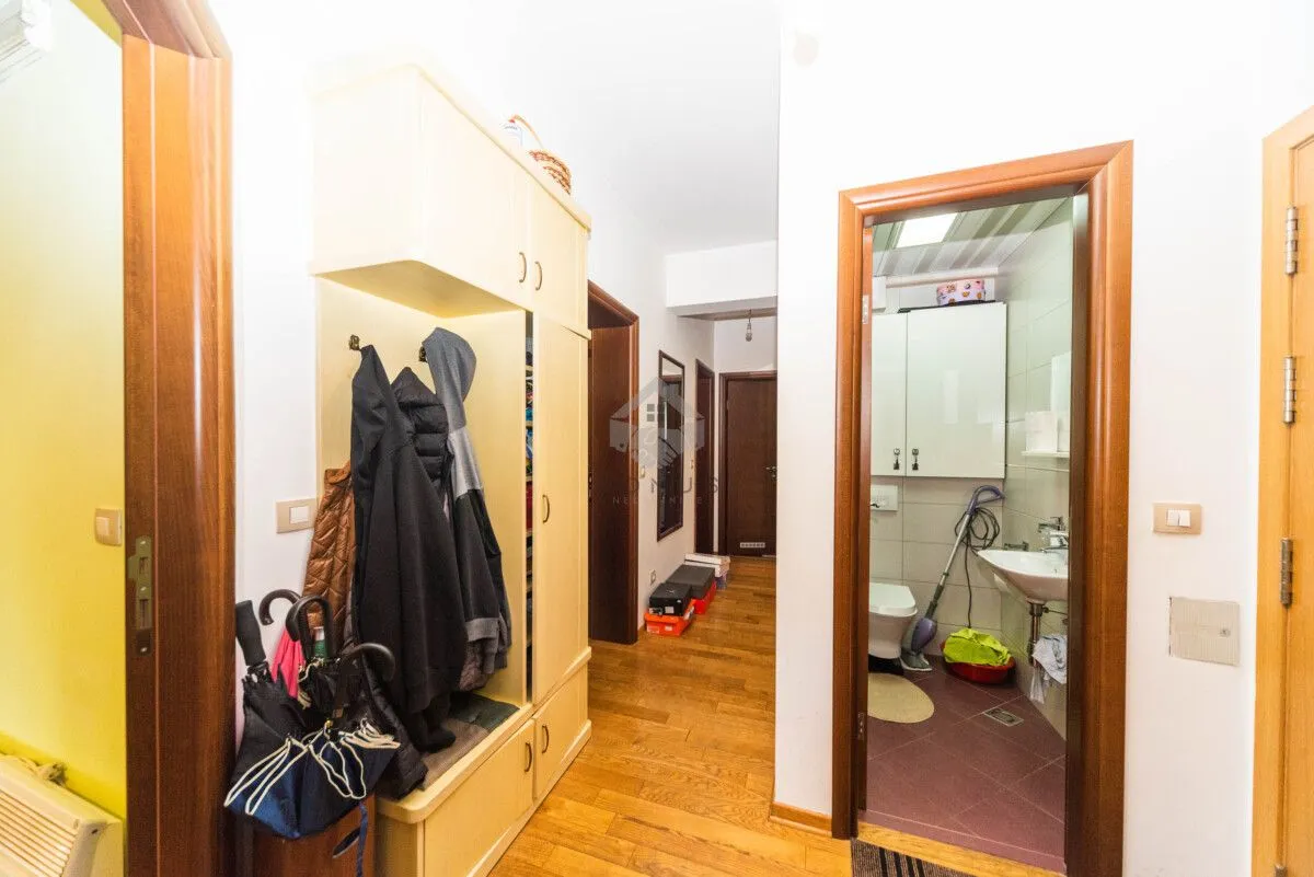 Prodaja, dvosoban stan, 81m², Krivi Most, Podgorica