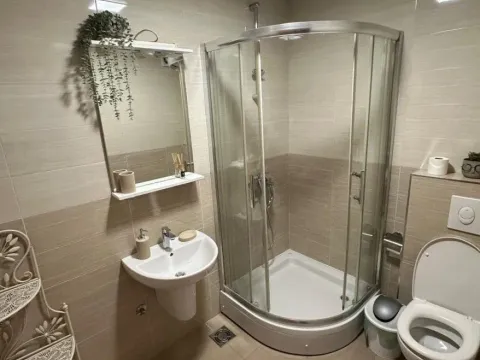 Izdavanje, dvosoban stan, 64m², City Kvart, Podgorica - image 16