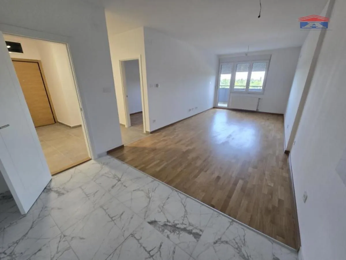 Prodaja, četvorosoban stan, 95m², Avijatičarsko naselje, Novi Sad Sve Podlokacije