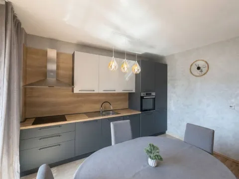 Rent, three bedroom apartment, 85m², Velji Vinogradi, Budva - image 3