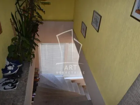 Prodaja, kuća, 336m², Jajinci, Voždovac Sve Podlokacije - image 9