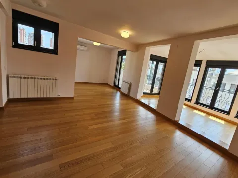 Izdavanje, stan, 136m², Kalenić Pijaca, Vračar Sve Podlokacije - image 3