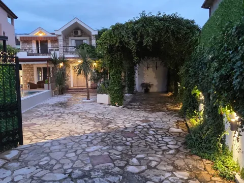 Sale, house, 234m², Dumidran, Tivat - image 3