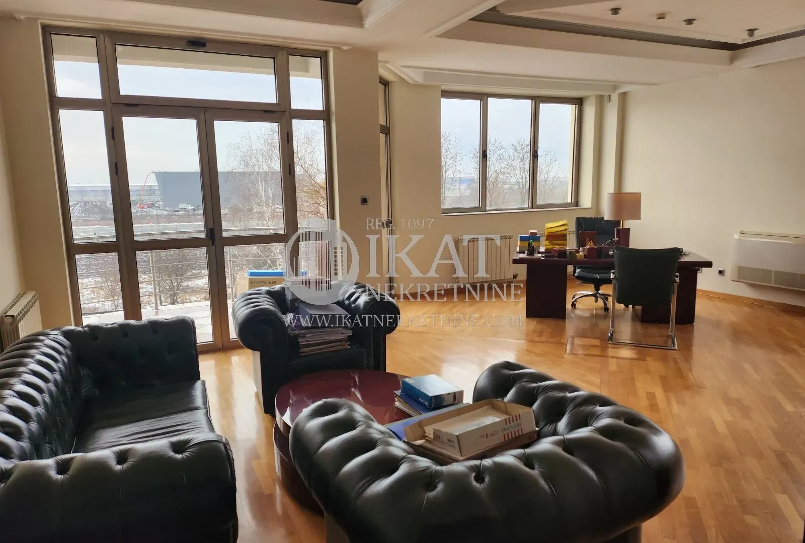 Izdavanje, poslovni prostor, 300m², Bežanija, Beograd