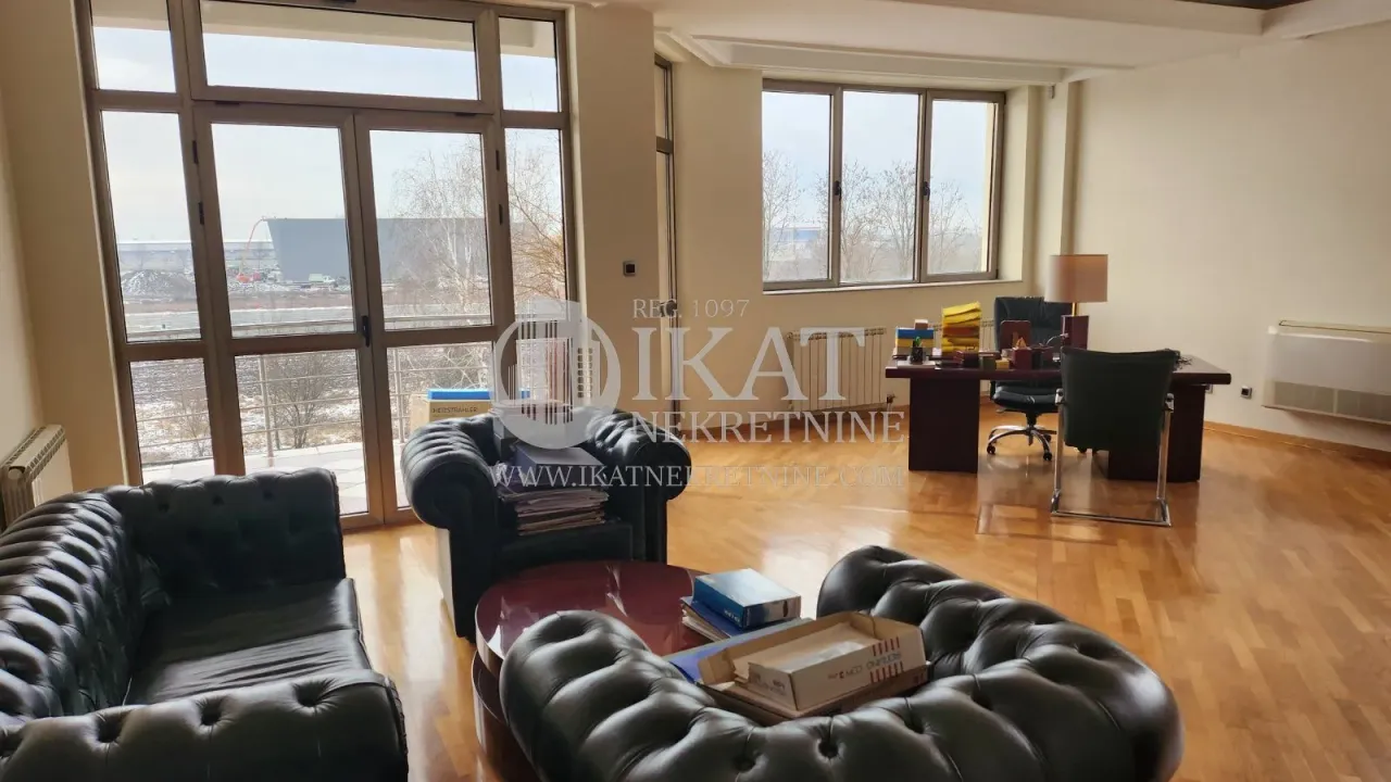 Izdavanje, poslovni prostor, 300m², Bežanija, Beograd