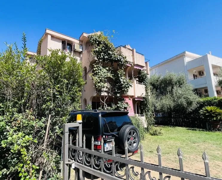 Prodaja, dvosoban stan, 72m², Velji Vinogradi, Budva