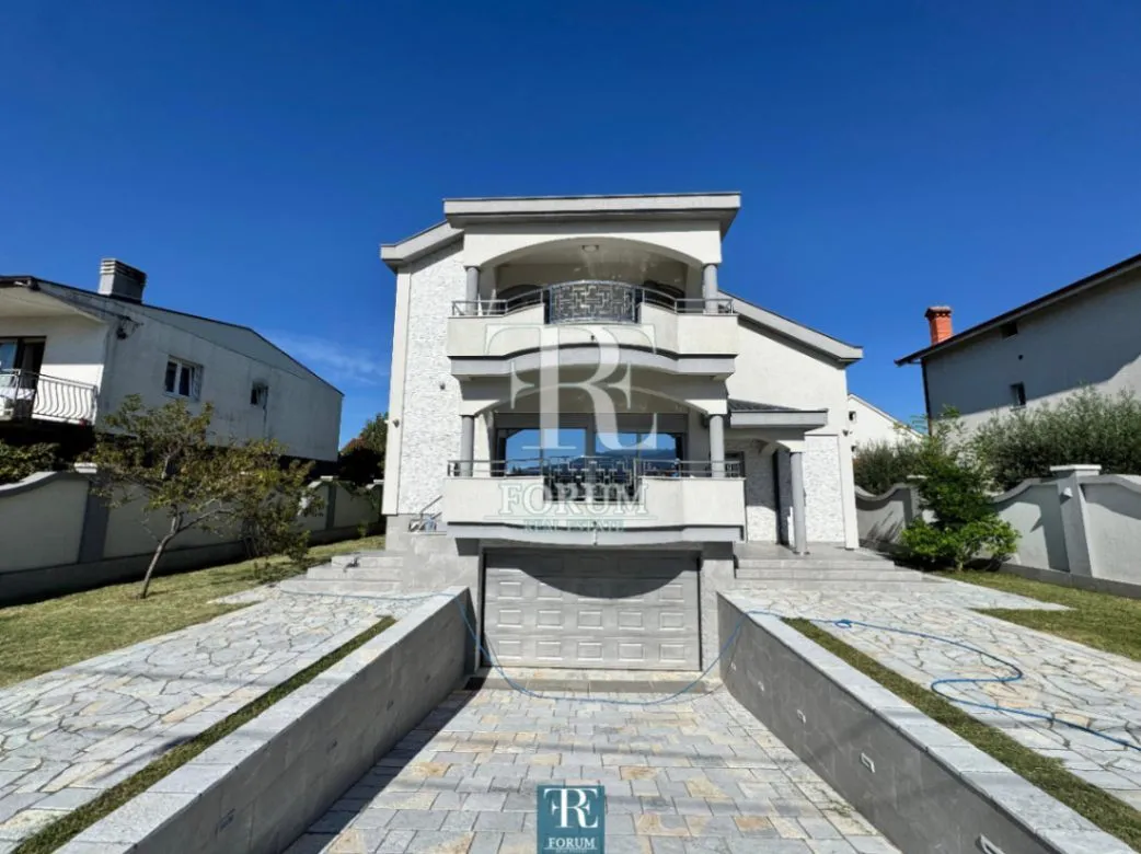 Prodaja, kuća, 320m², Zlatica, Podgorica