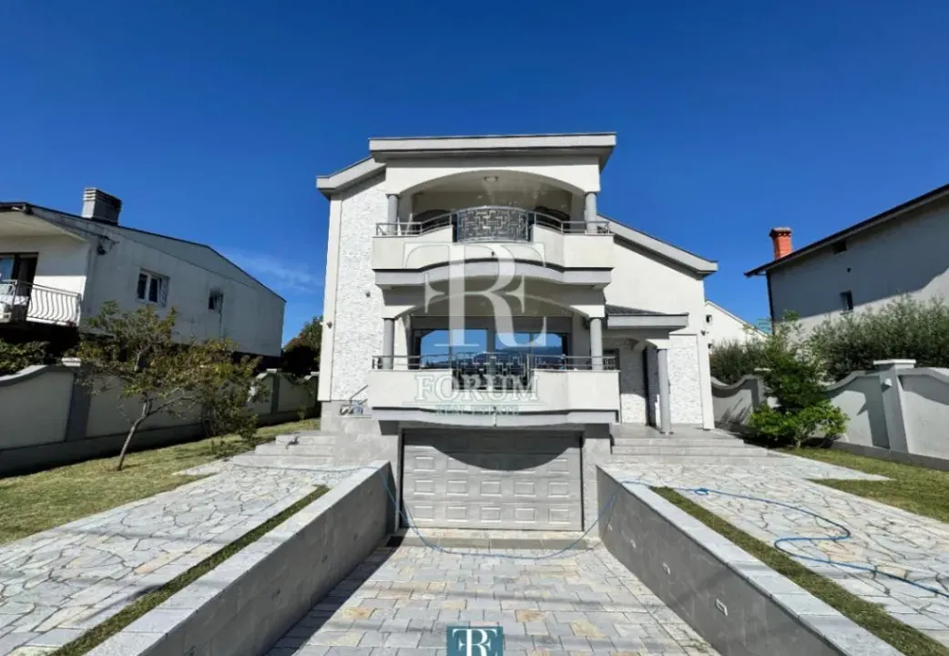 Prodaja, kuća, 320m², Zlatica, Podgorica