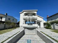 Prodaja, kuća, 320m², Zlatica, Podgorica - image 1