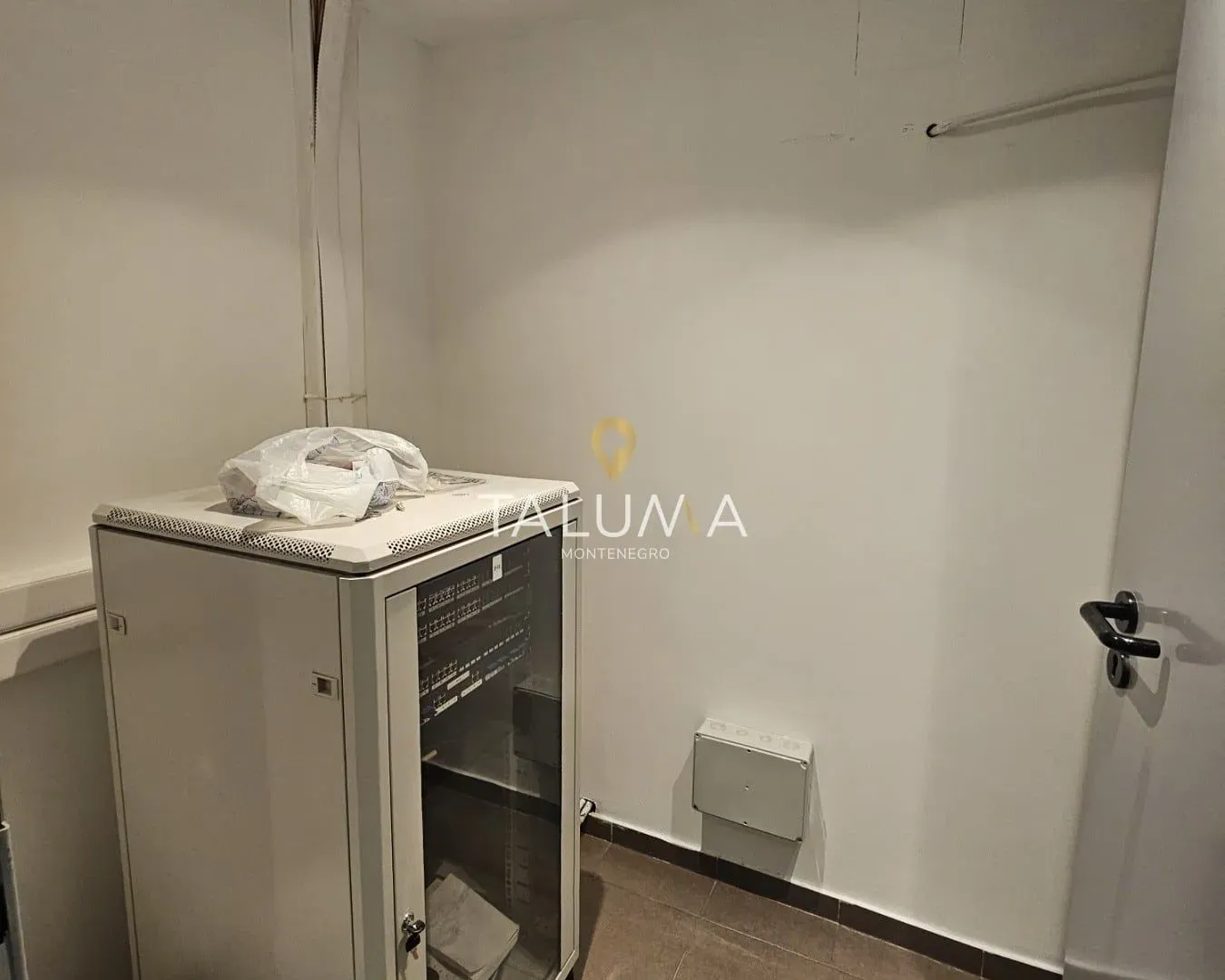 Rent, office space, 180m², City Kvart, Podgorica