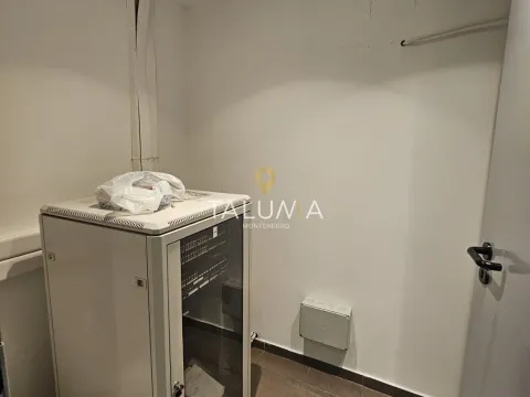 Rent, office space, 180m², City Kvart, Podgorica - image 10