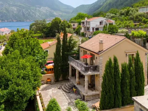 Prodaja, kuća, 119m², Prčanj, Kotor - image 1