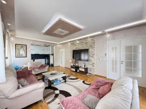 Prodaja, kuća, 180m², Donja Gorica, Podgorica - image 9