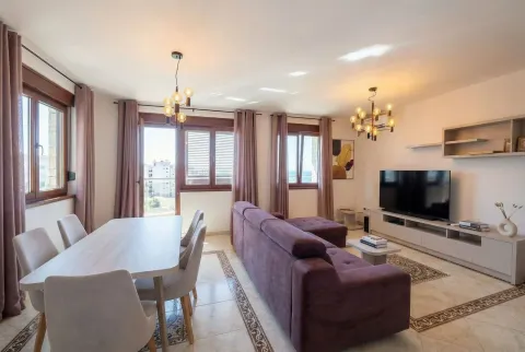 Sale, three bedroom apartment, 120m², Bečići, Budva - image 2