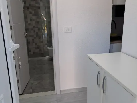 Rent, one bedroom apartment, 47m², Kalimanj, Tivat - image 4
