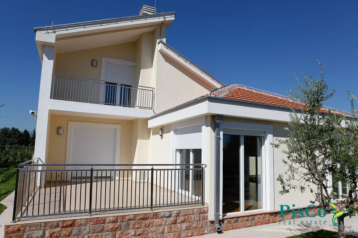 Prodaja, kuća, 254m², Donji Kokoti, Podgorica