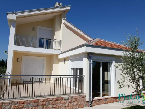 Prodaja, kuća, 254m², Donji Kokoti, Podgorica - image 8