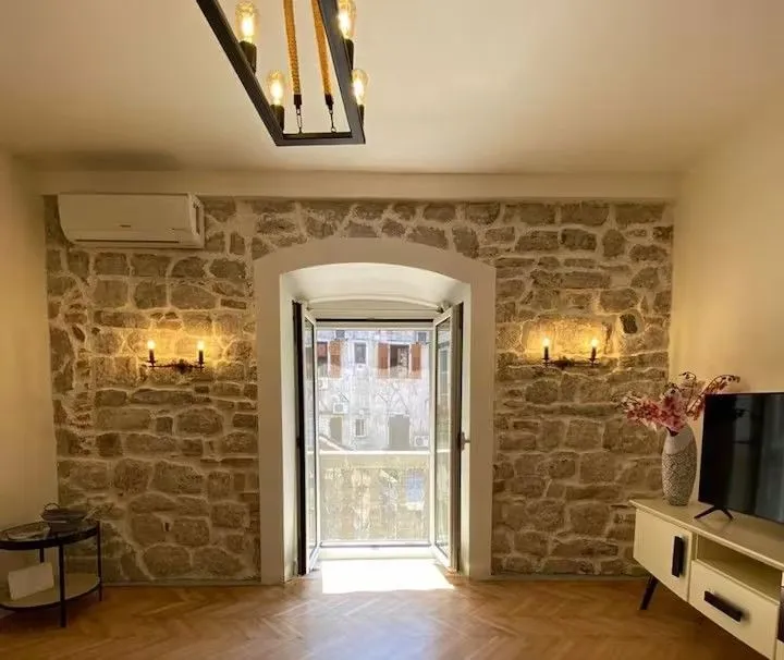 Prodaja, dvosoban stan, 51m², Stari Grad Kotor, Kotor