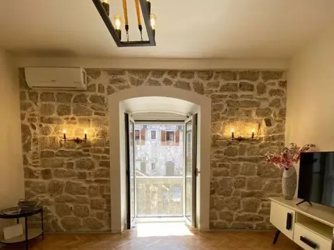 Sale, two bedroom apartment, 51m², Stari Grad Kotor, Kotor - image 4