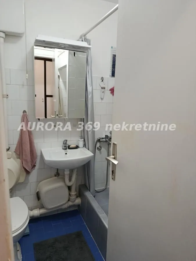 Prodaja, trosoban stan, 65m², Novo naselje, Novi Sad