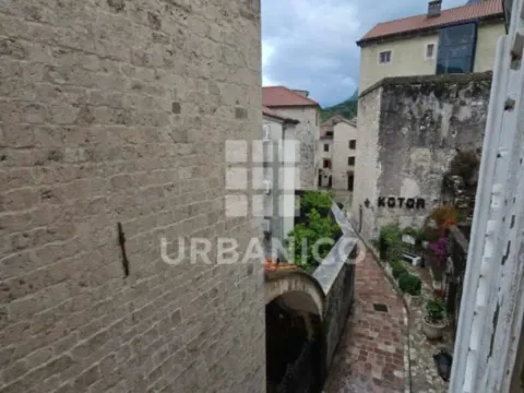 Prodaja, trosoban stan, 72m², Stari Grad Kotor, Kotor - image 2