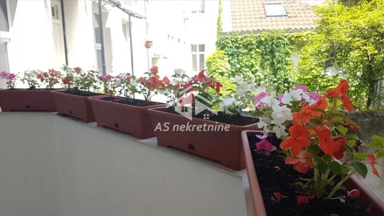 Rent, three bedroom apartment, 106m², Stari Grad, Beograd