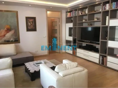 Izdavanje, trosoban stan, 87m², Stari Grad, Beograd