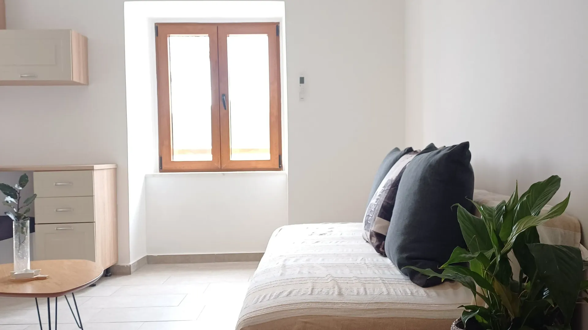 Izdavanje, jednosoban stan, 55m², Lepetani, Tivat