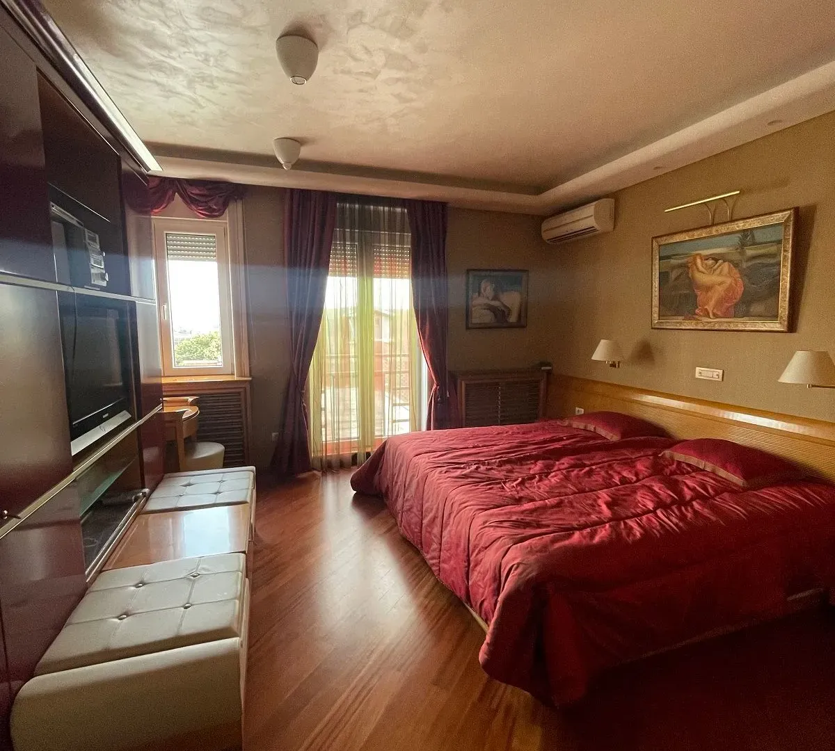 Izdavanje, četvorosoban stan, 135m², Vračar Sve Podlokacije, Beograd