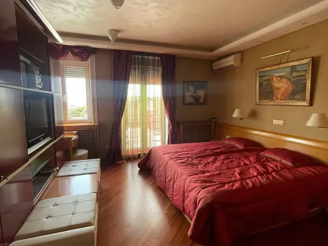 Izdavanje, četvorosoban stan, 135m², Vračar Sve Podlokacije, Beograd - image 8