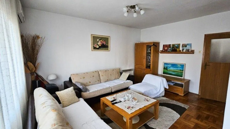 Izdavanje, dvosoban stan, 71m², Stari Aerodrom, Podgorica