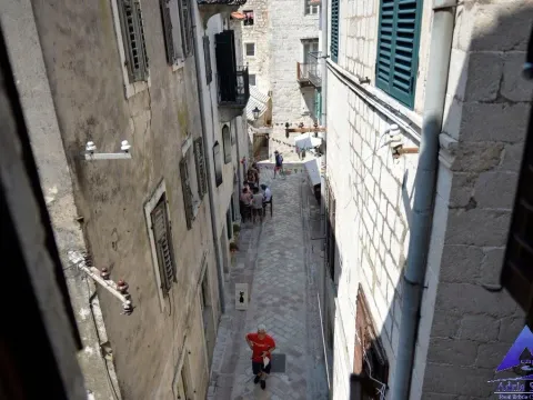 Prodaja, jednosoban stan, 52m², Grad, Kotor - image 7