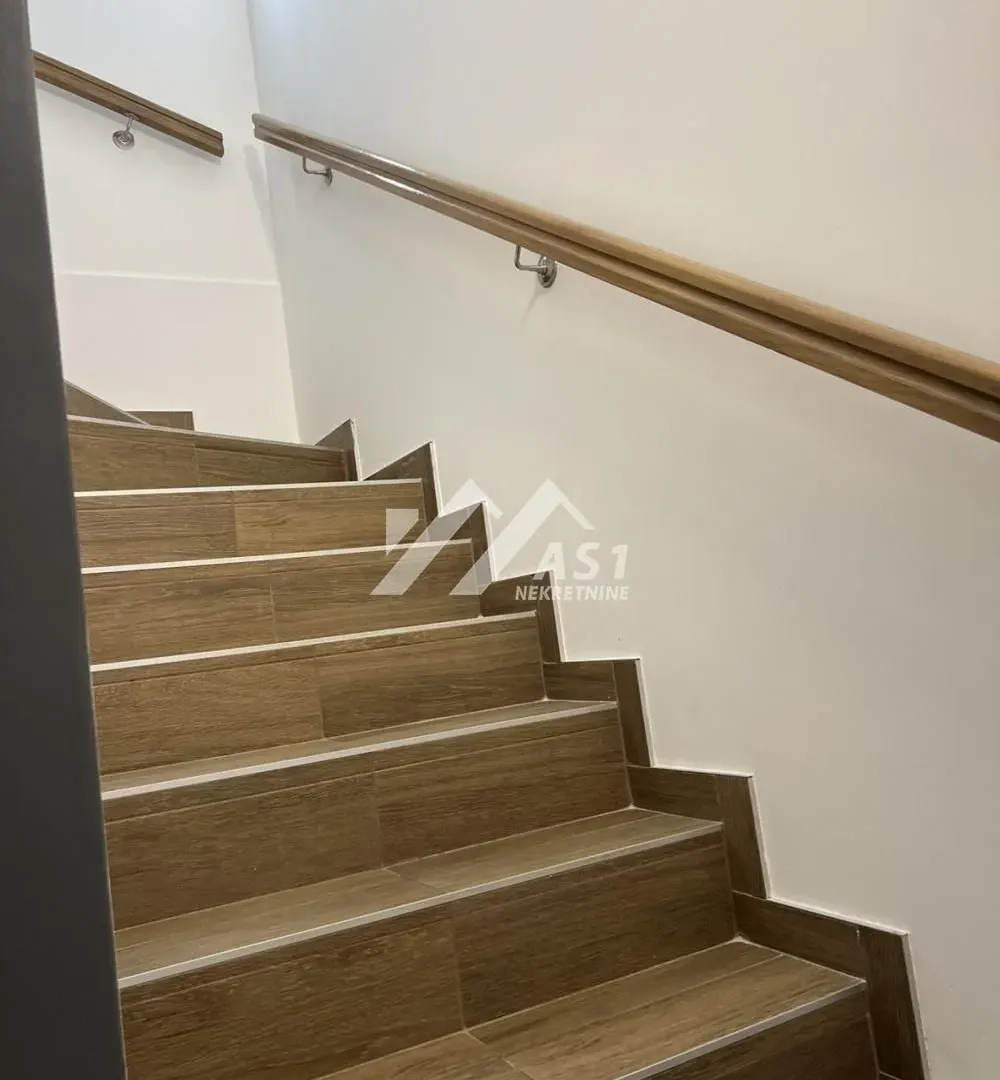 Prodaja, četvorosoban stan, 73m², Karagača, Petrovaradin