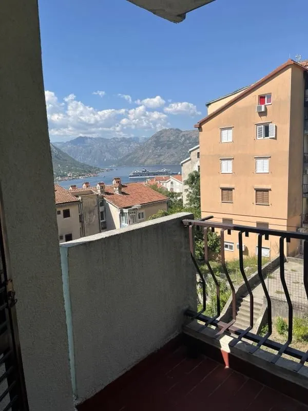 Prodaja, garsonjera, 37m², Dobrota, Kotor