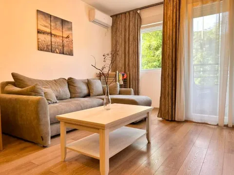 Rent, one bedroom apartment, 48m², Centar, Budva - image 2